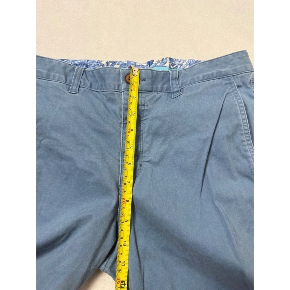 Tommy Bahama Mens Blue Chino Shorts Size 32 Flat Front 8 Inch Inseam Cotton